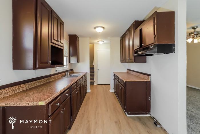 4704 Kensington Ave - Photo 6 of 13