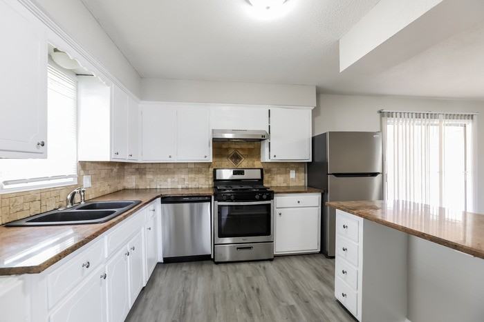 804 W Jones St - Photo 6 of 12