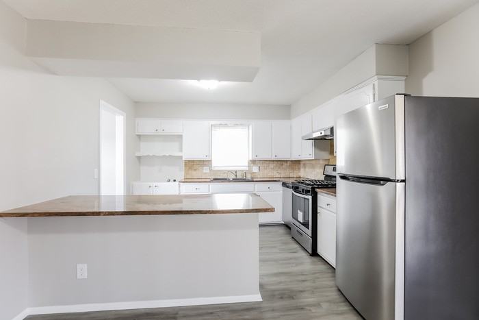 804 W Jones St - Photo 7 of 12