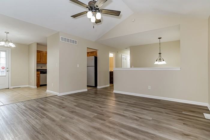 706 Autumn Dr - Photo 4 of 11