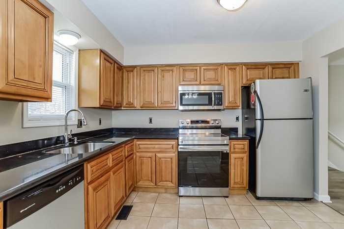 706 Autumn Dr - Photo 5 of 11
