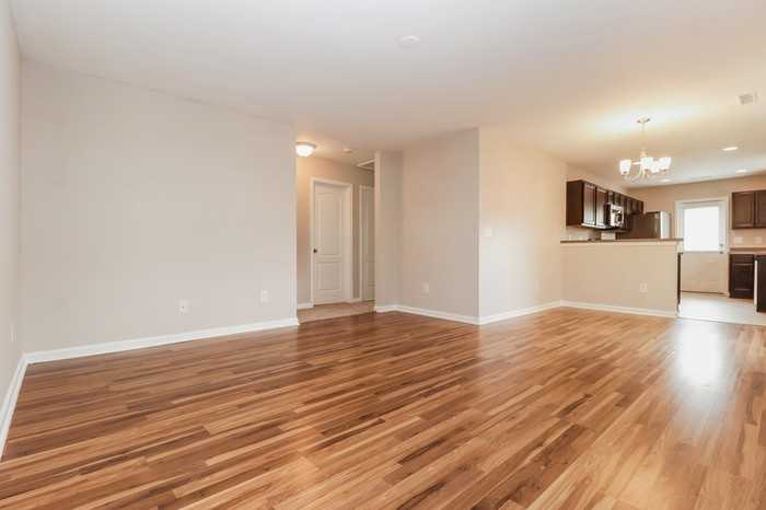154 Tyger St - Photo 2 of 10