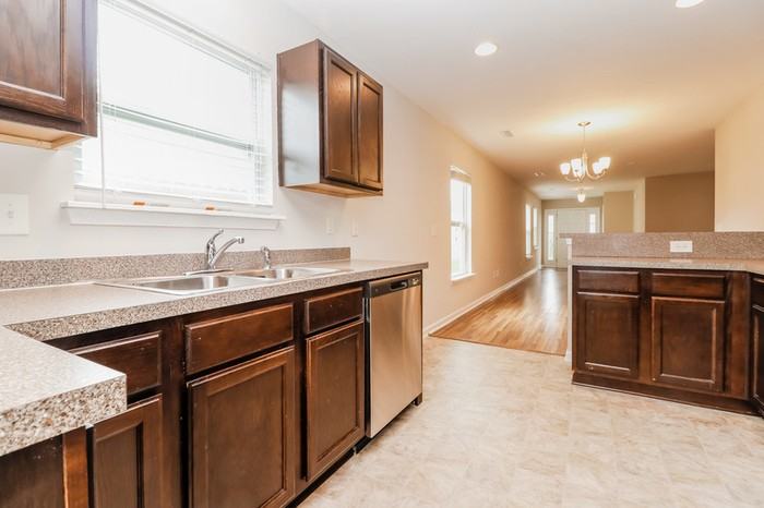154 Tyger St - Photo 3 of 10