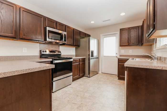 154 Tyger St - Photo 4 of 10