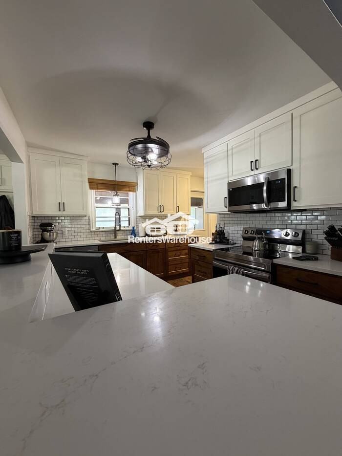 52 West Rd - Photo 4 of 29