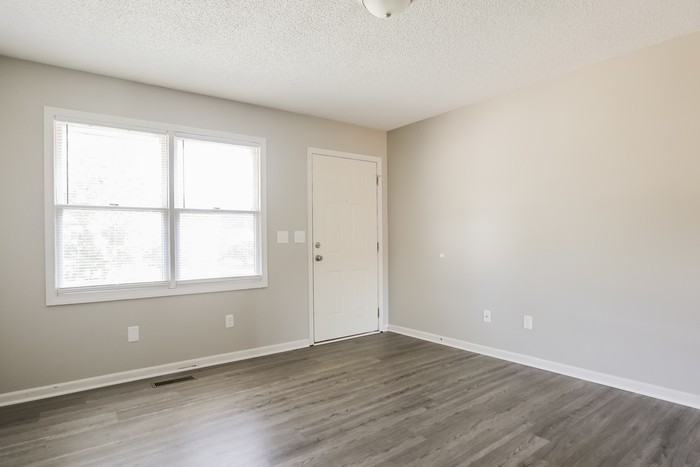 8917 Ne 74th St - Photo 2 of 10