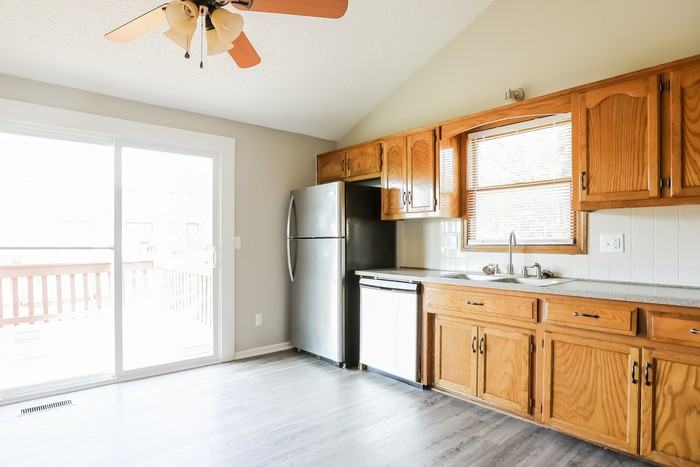 8917 Ne 74th St - Photo 5 of 10