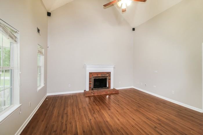 100 Rainwater Ct - Photo 2 of 11