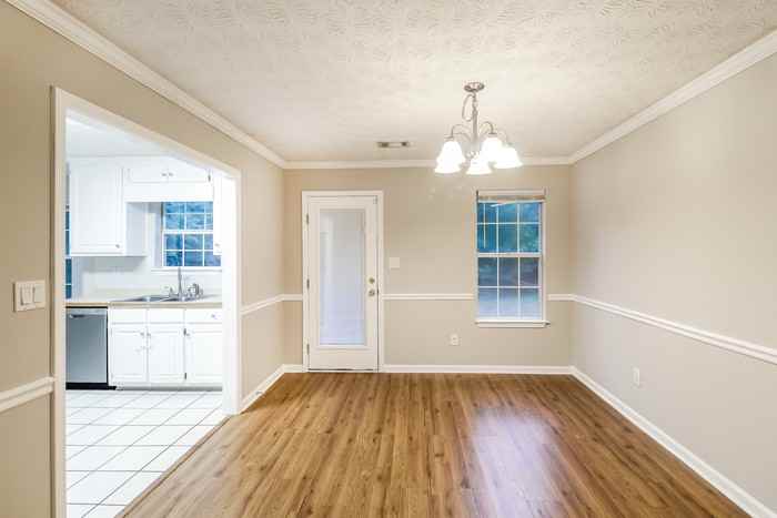 100 Rainwater Ct - Photo 4 of 11