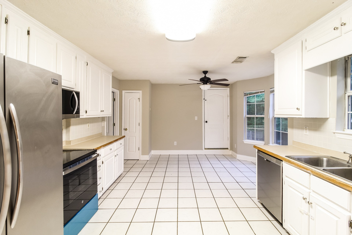 100 Rainwater Ct - Photo 5 of 11