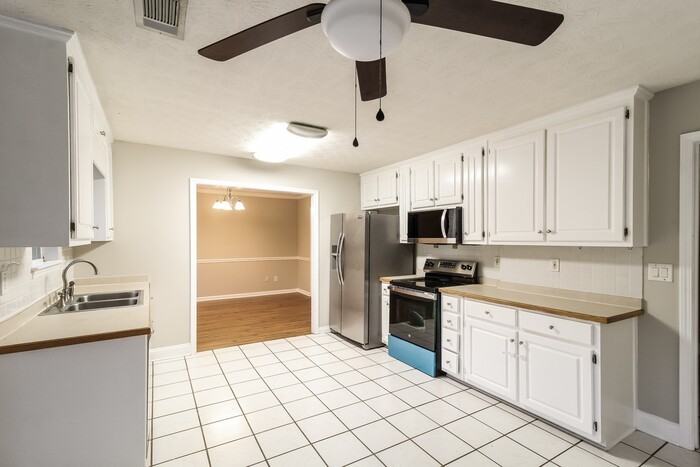 100 Rainwater Ct - Photo 6 of 11