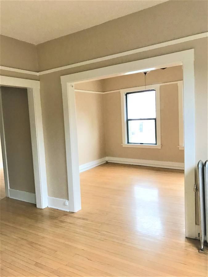 2157 W Burnside St #23 - Photo 3 of 16