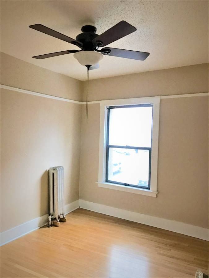 2157 W Burnside St #23 - Photo 4 of 16