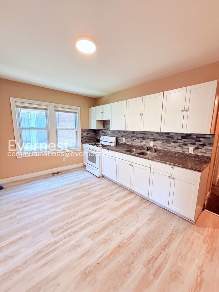2488 Woodmere St - Photo 7 of 25