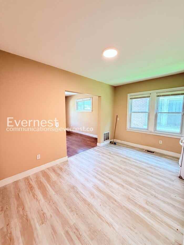 2488 Woodmere St - Photo 5 of 26