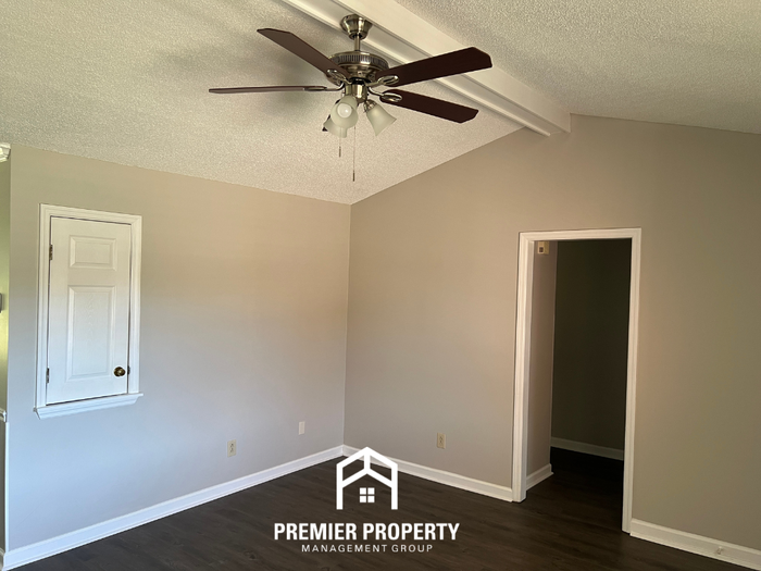 112 Eva Ct - Photo 3 of 18