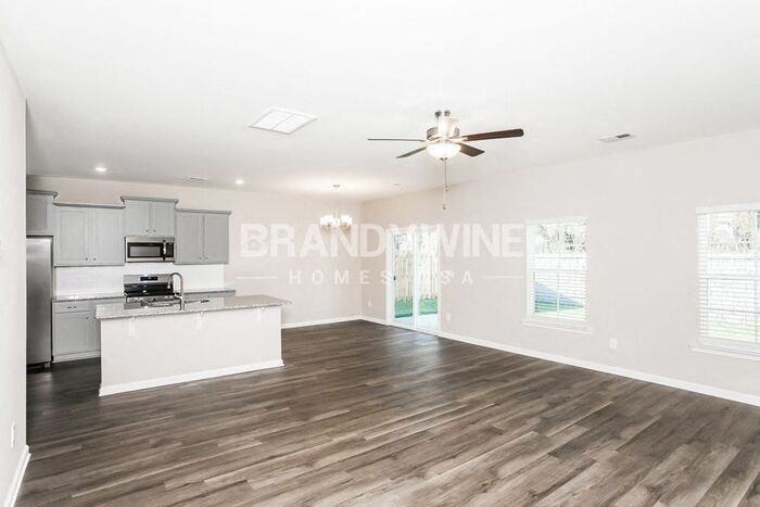 506 Glenmanor Dr - Photo 3 of 37