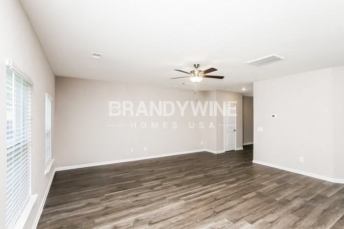 506 Glenmanor Dr - Photo 5 of 37
