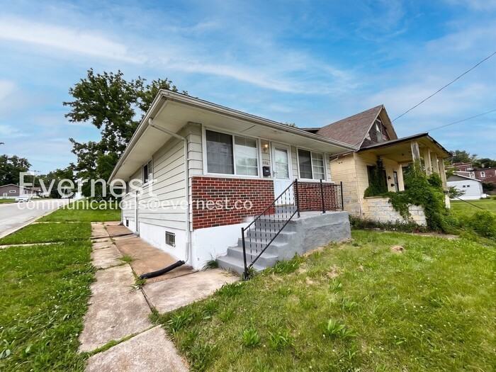 6102 Saint Paul Pl - Photo 2 of 20