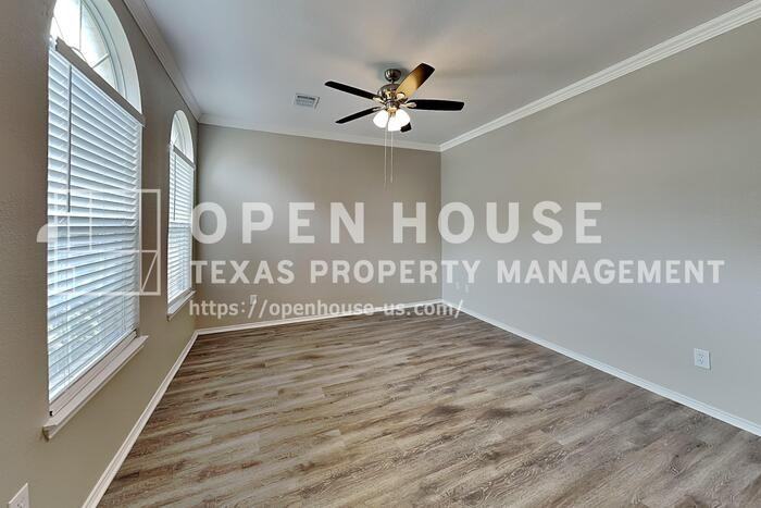 1304 Eagle Wing Ln - Photo 4 of 29