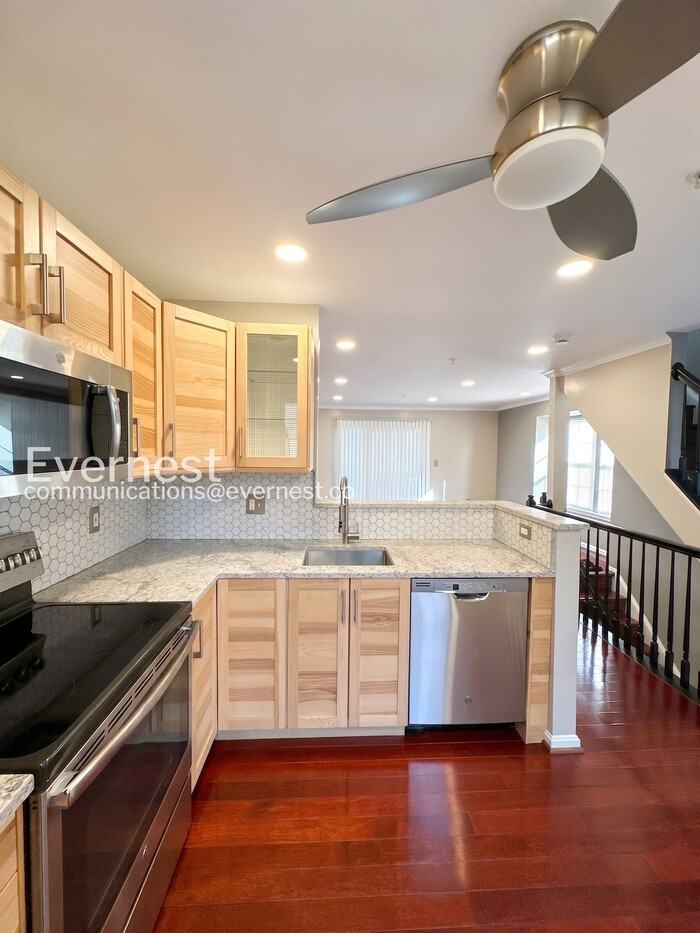 13901 Ascott Dr - Photo 4 of 16