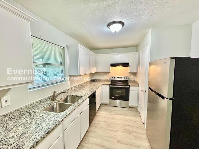 328 Ezekial Ave - Photo 3 of 27