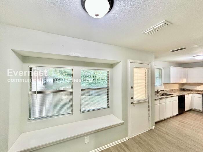 328 Ezekial Ave - Photo 4 of 27