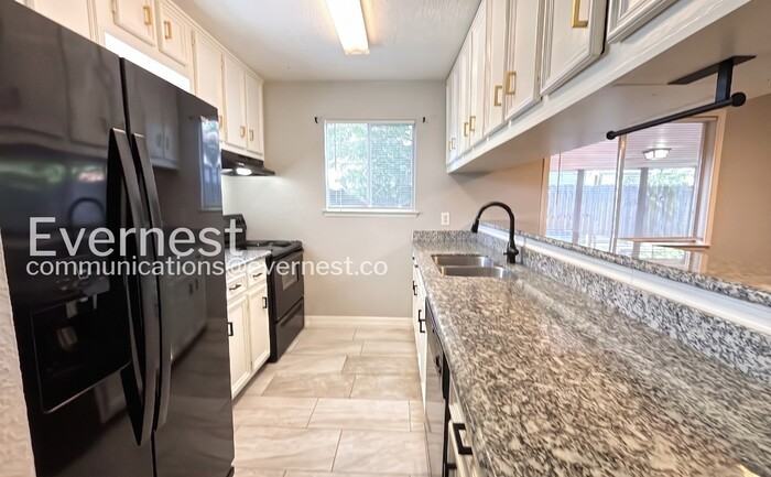 1379 Dell Dale St - Photo 6 of 27