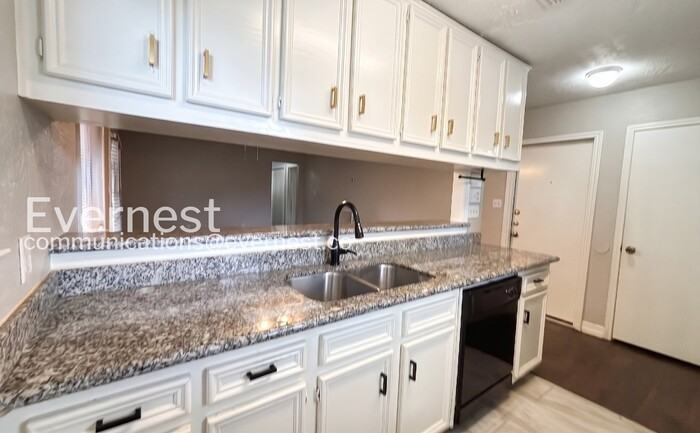 1379 Dell Dale St - Photo 7 of 26