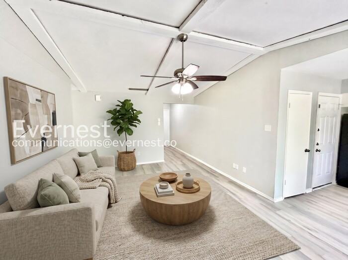 415 Southlake Dr - Photo 3 of 25