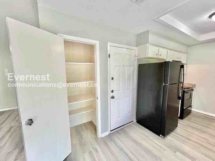 415 Southlake Dr - Photo 7 of 24