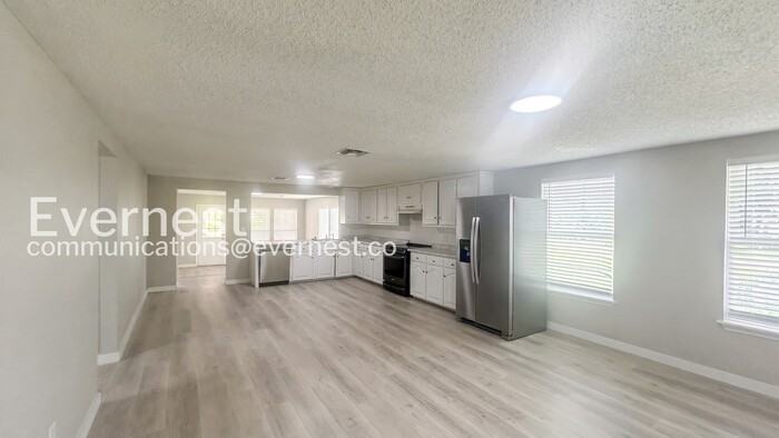 1224 Plum St - Photo 2 of 18
