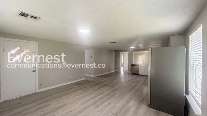 1224 Plum St - Photo 3 of 18