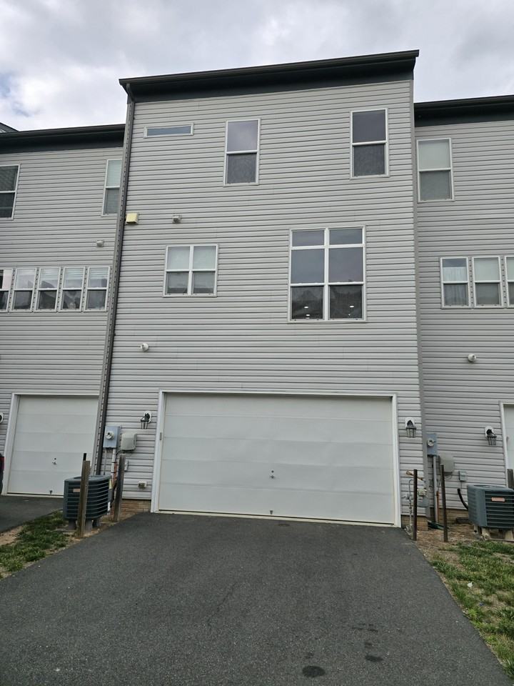 21043 Ashburn Heights Dr #21043 - Photo 2 of 40