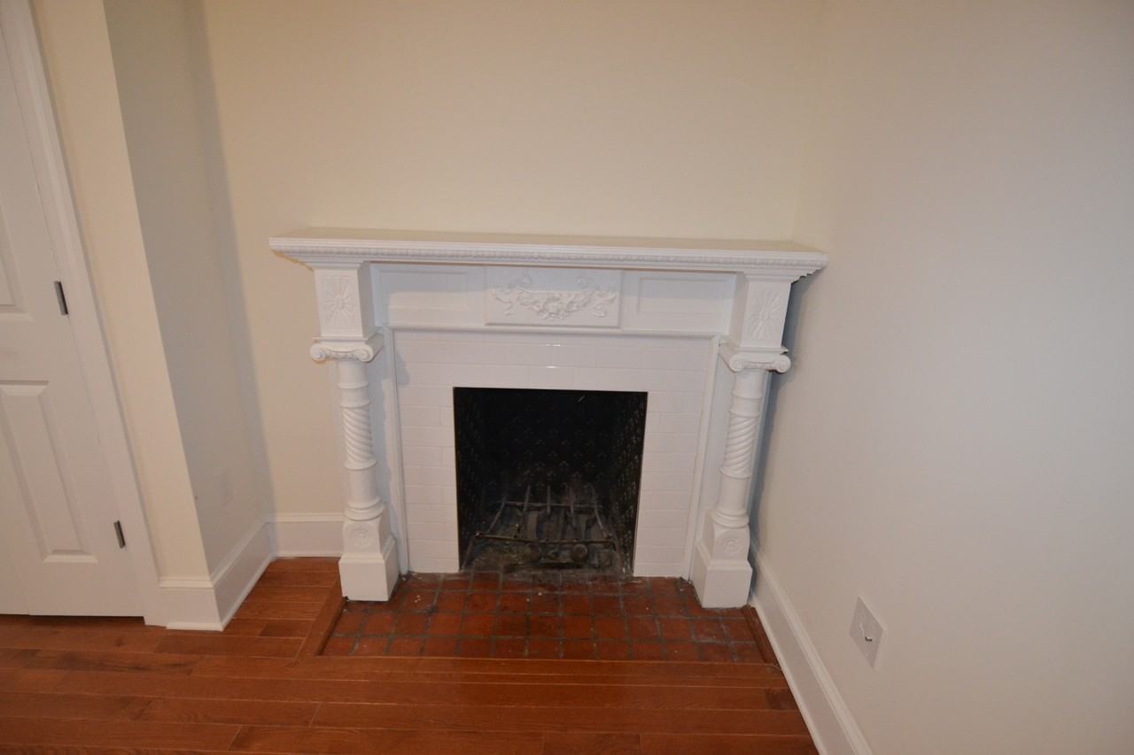 1949 Locust St #4 - Photo 7 of 8