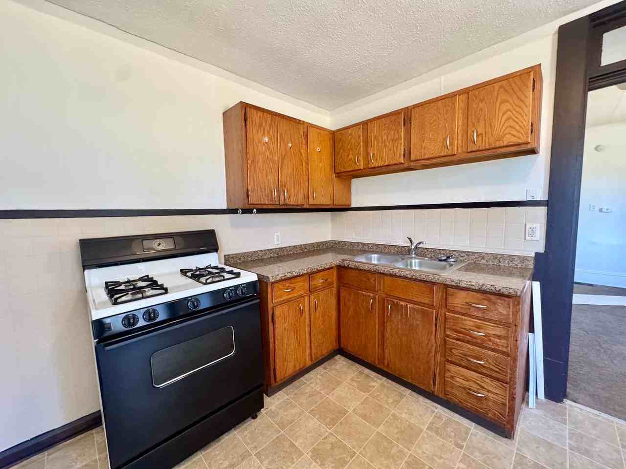 1538 Woodland Ave Nw #1538 - Photo 4 of 9