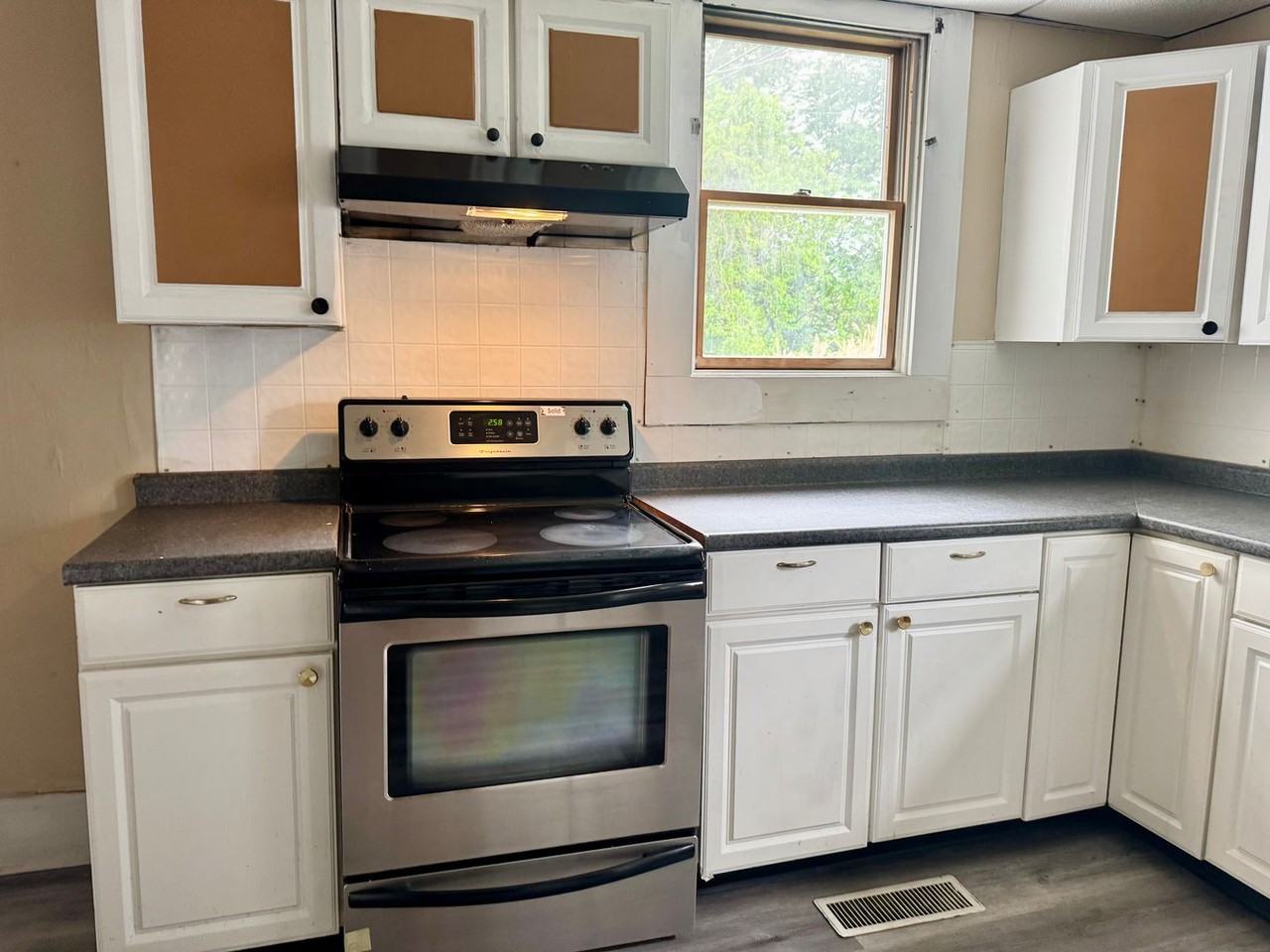 519 Green Ave Sw #NA - Photo 2 of 16