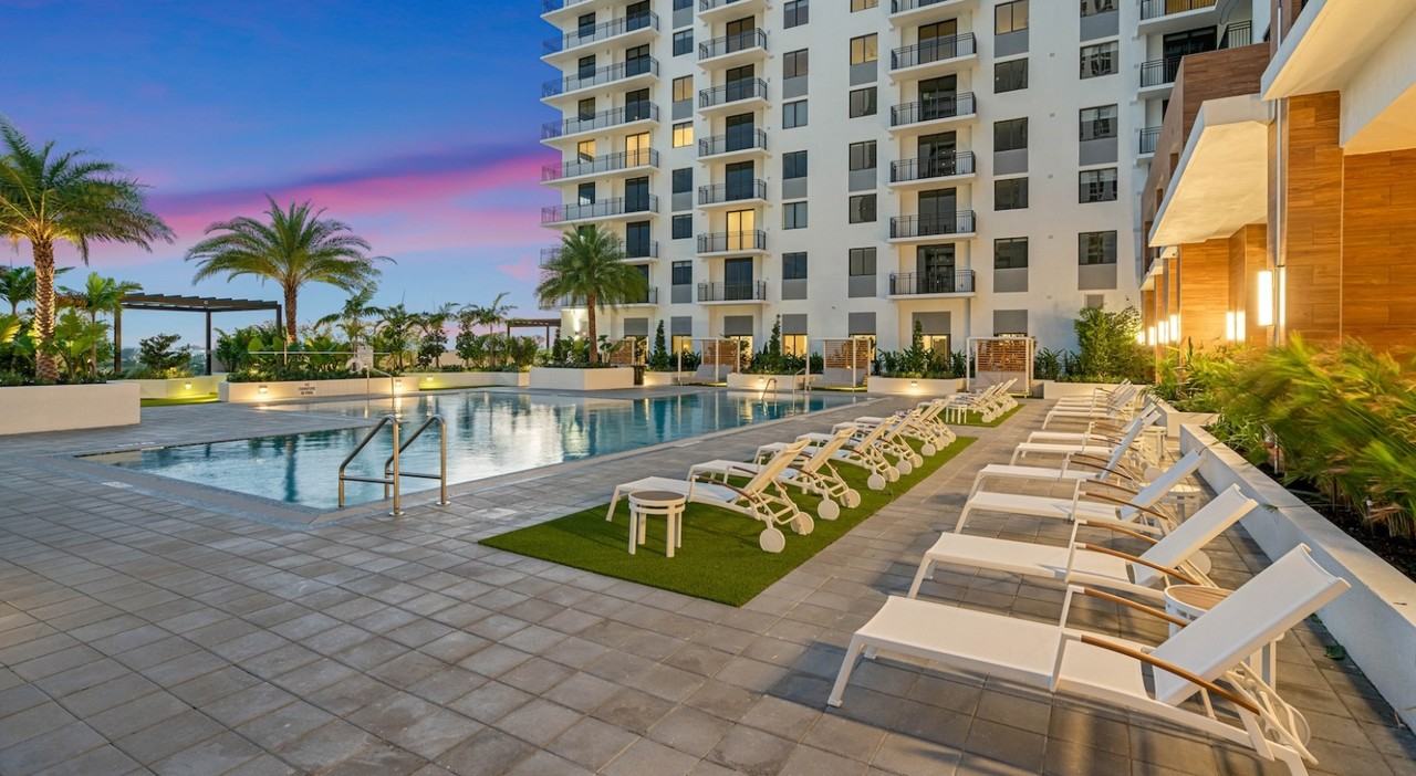 16395 Biscayne Blvd #723 - Photo 5 of 8