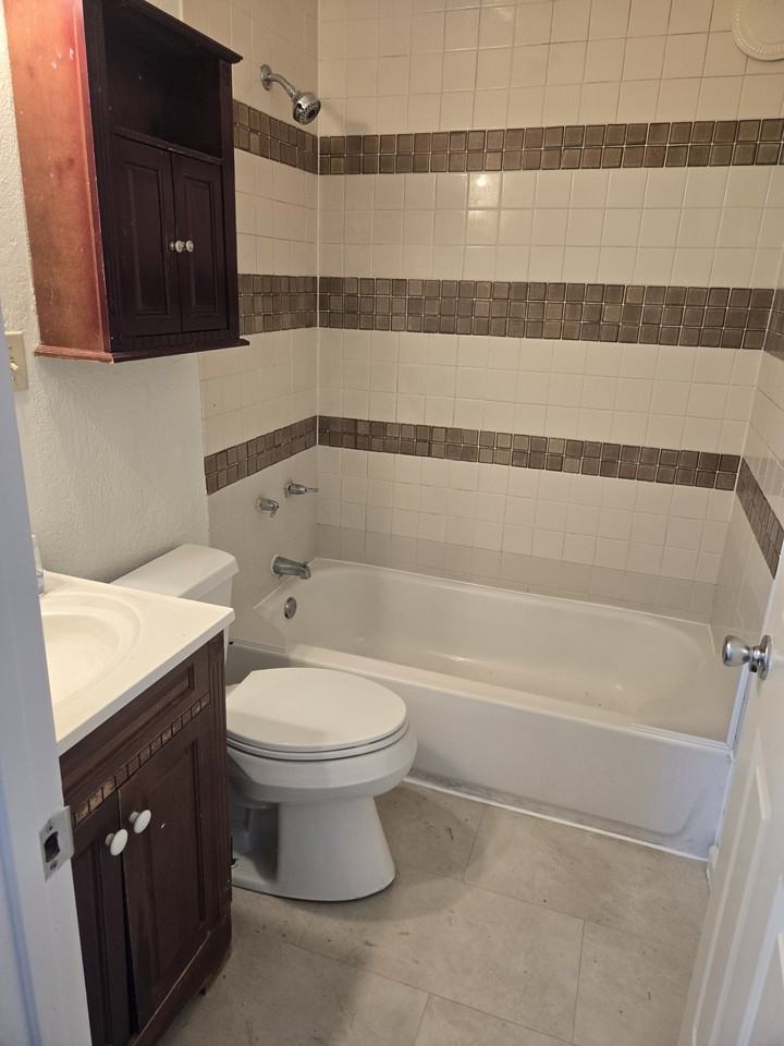 3131 Scotland Dr Unit A #NA - Photo 4 of 10
