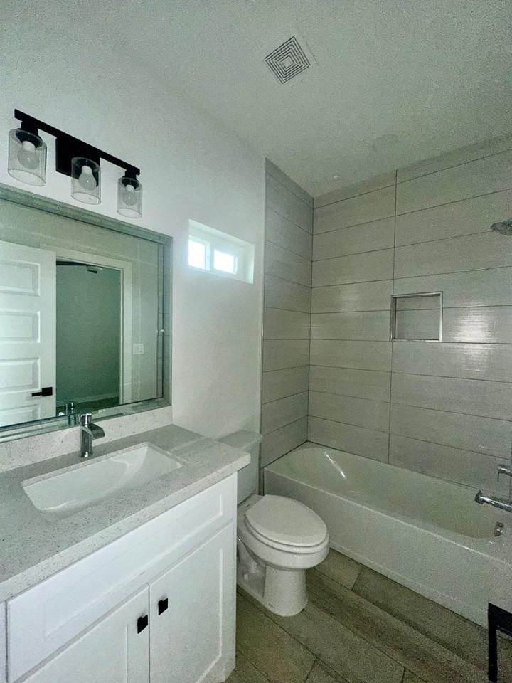 4616 W Huckleberry St #3 - Photo 5 of 9