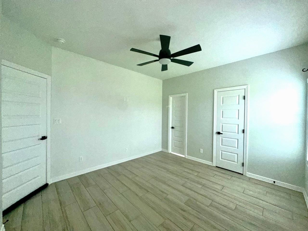 4616 W Huckleberry St #3 - Photo 6 of 9
