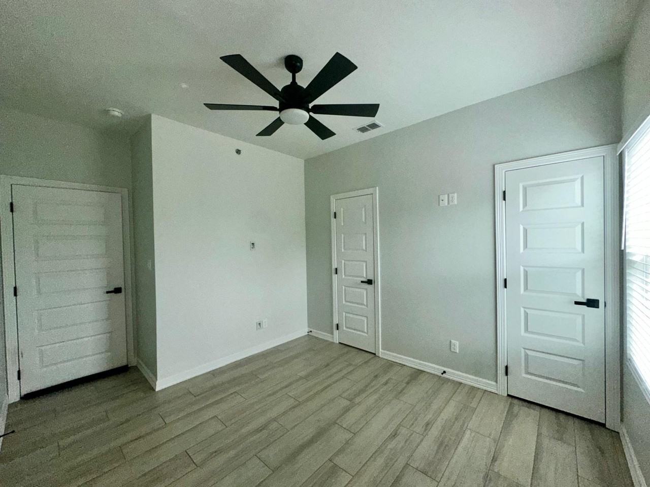 4616 W Huckleberry St #3 - Photo 7 of 9