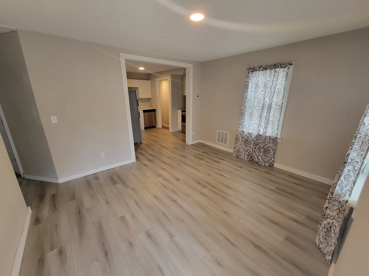 414 N Gordon St #NA - Photo 2 of 8