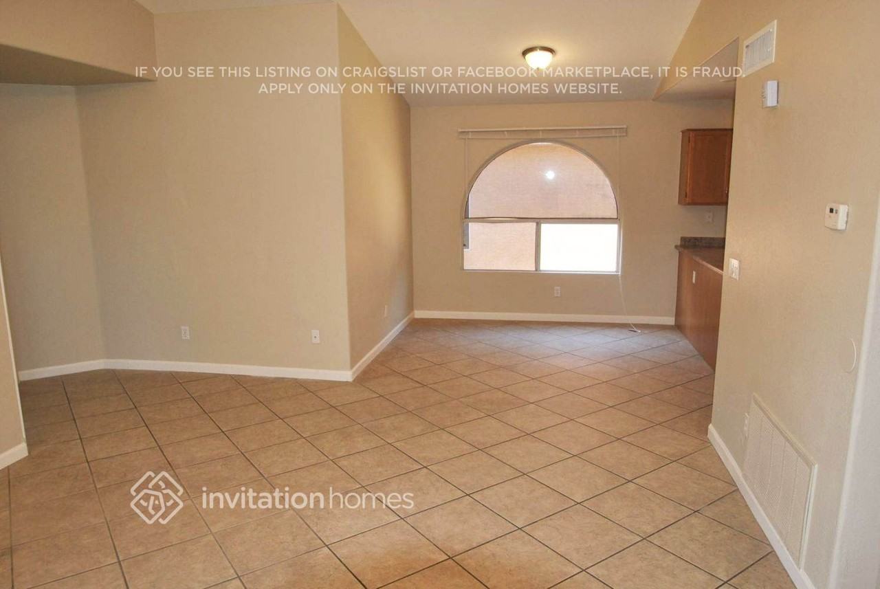 7923 W Laurel Ln - Photo 2 of 13