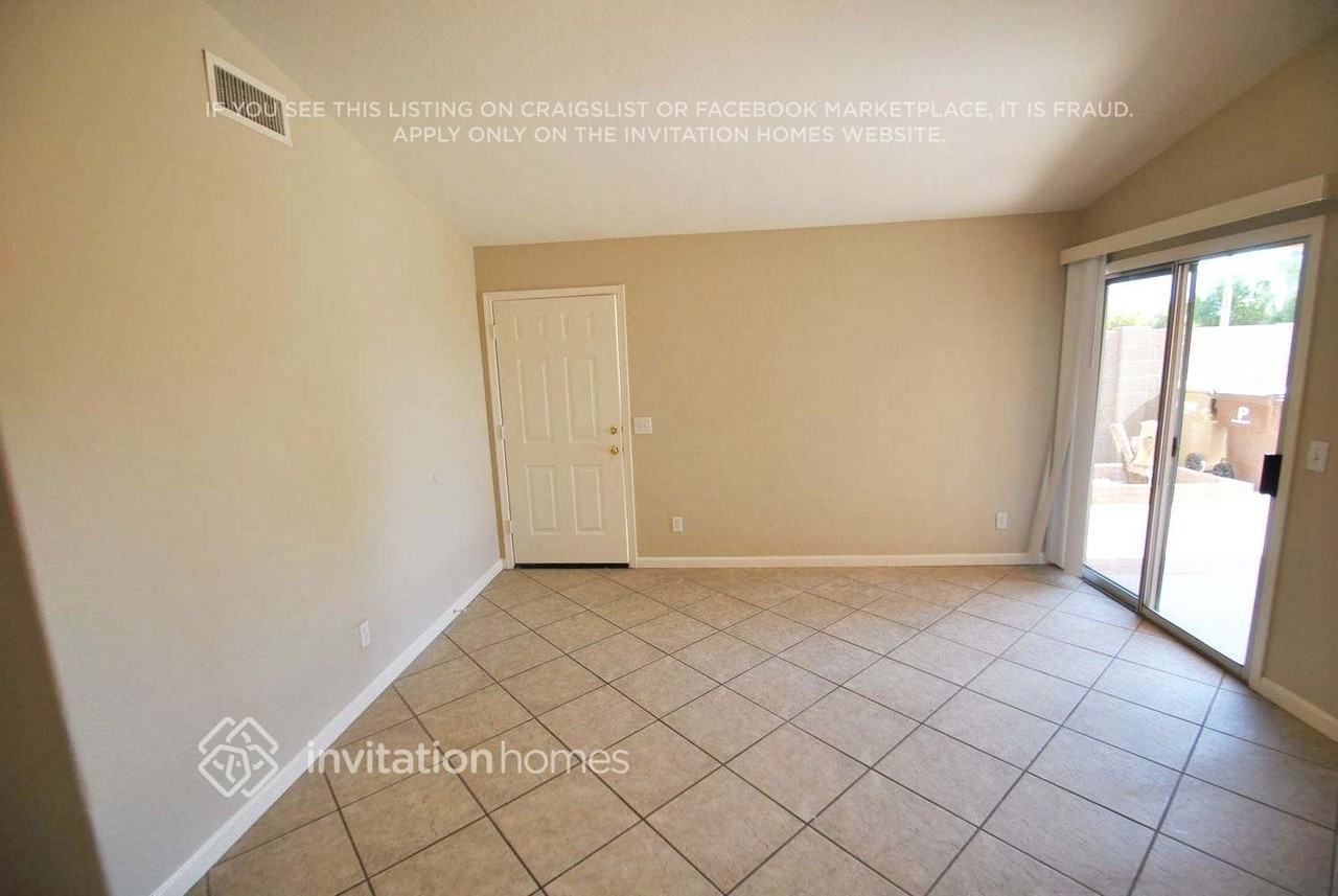7923 W Laurel Ln - Photo 4 of 13