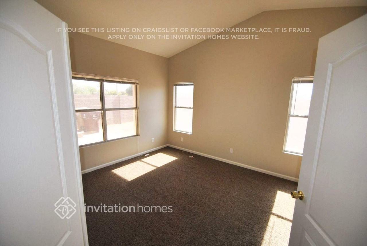 7923 W Laurel Ln - Photo 5 of 13