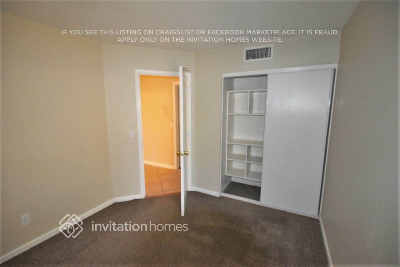 7923 W Laurel Ln - Photo 7 of 13