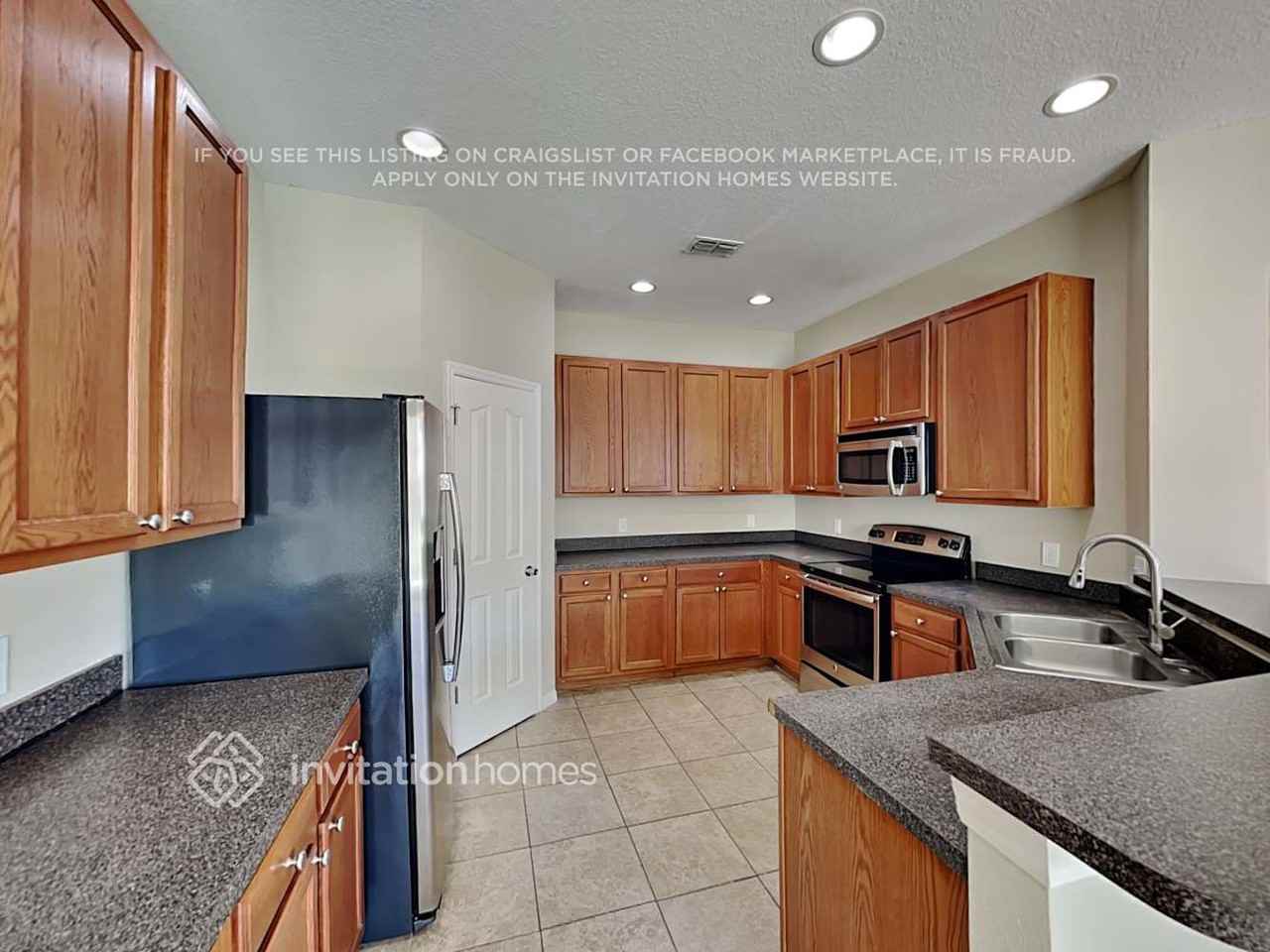17549 Queensland St - Photo 7 of 19