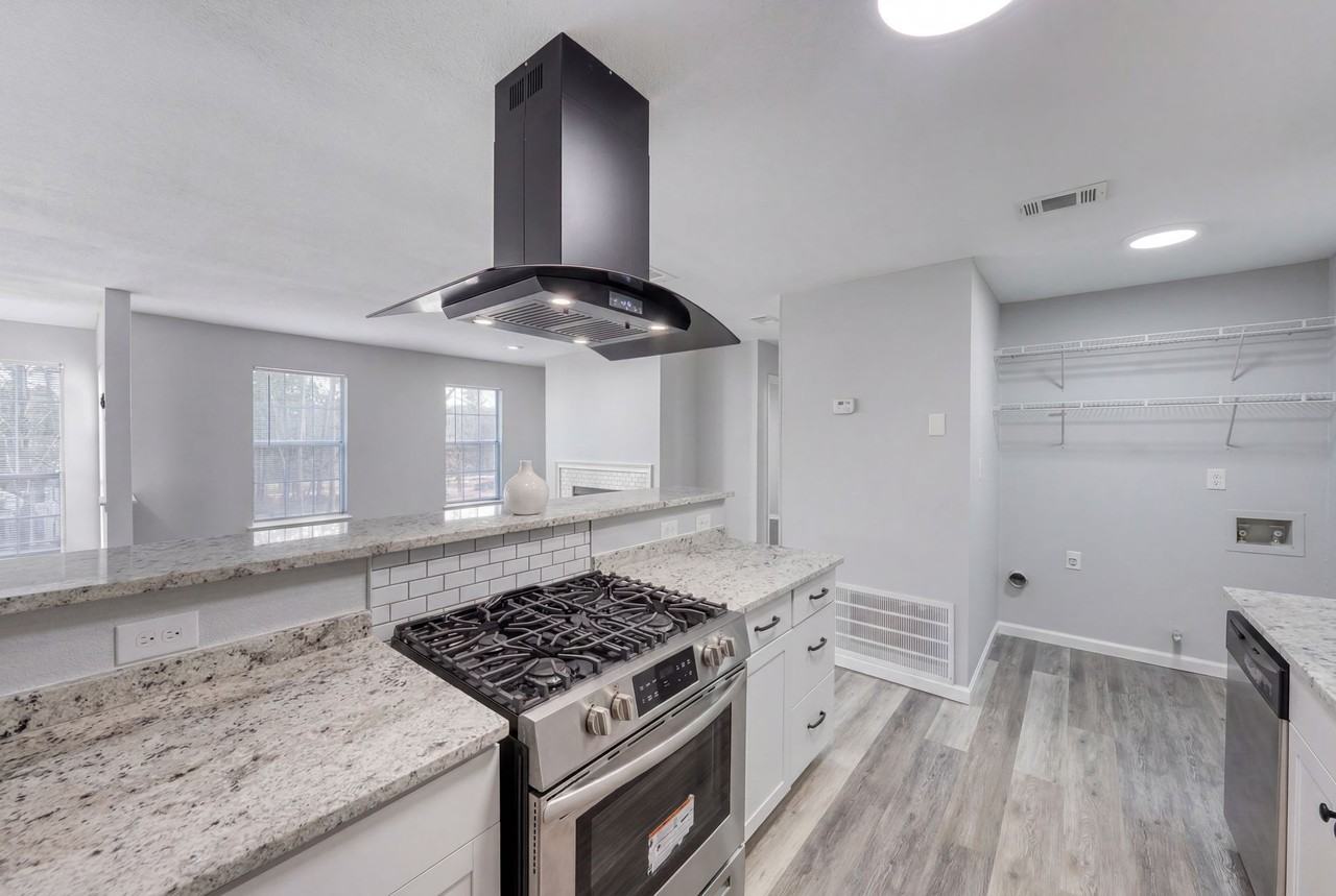 1005 Chase Ridge Dr - Photo 5 of 37