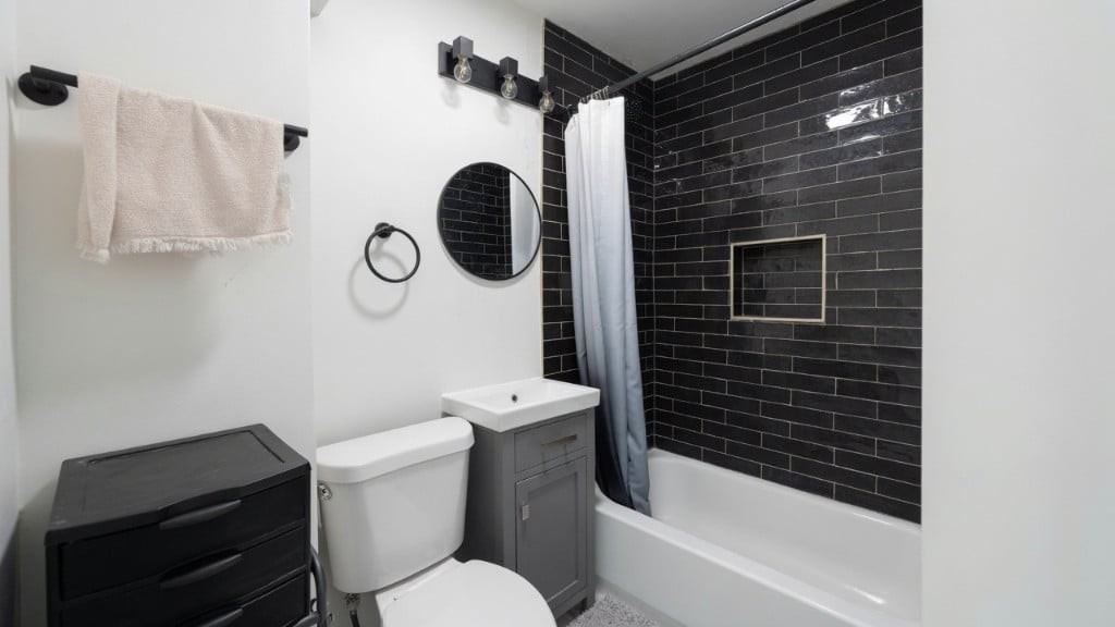 1322 W Ohio St #2F - Photo 3 of 11